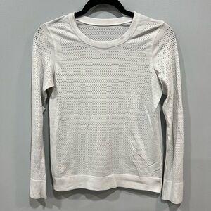 Lululemon long sleeve breeze shirt size 6
